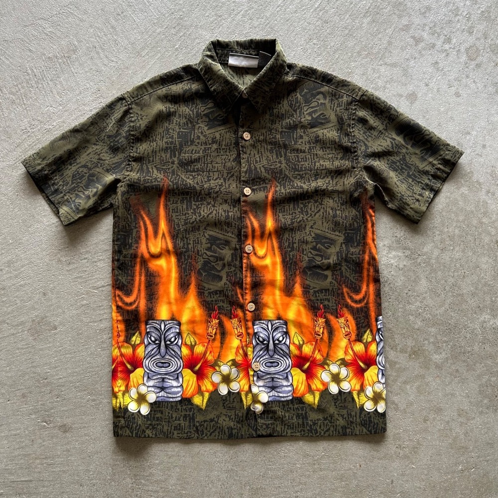 Vintage Y2K Extreme Gear‎ Button Up Shirt Size Small Green Hawaii Tiki Flame AOP